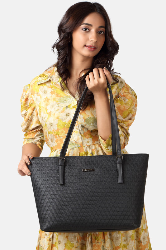 Which handbags are best for traveling?