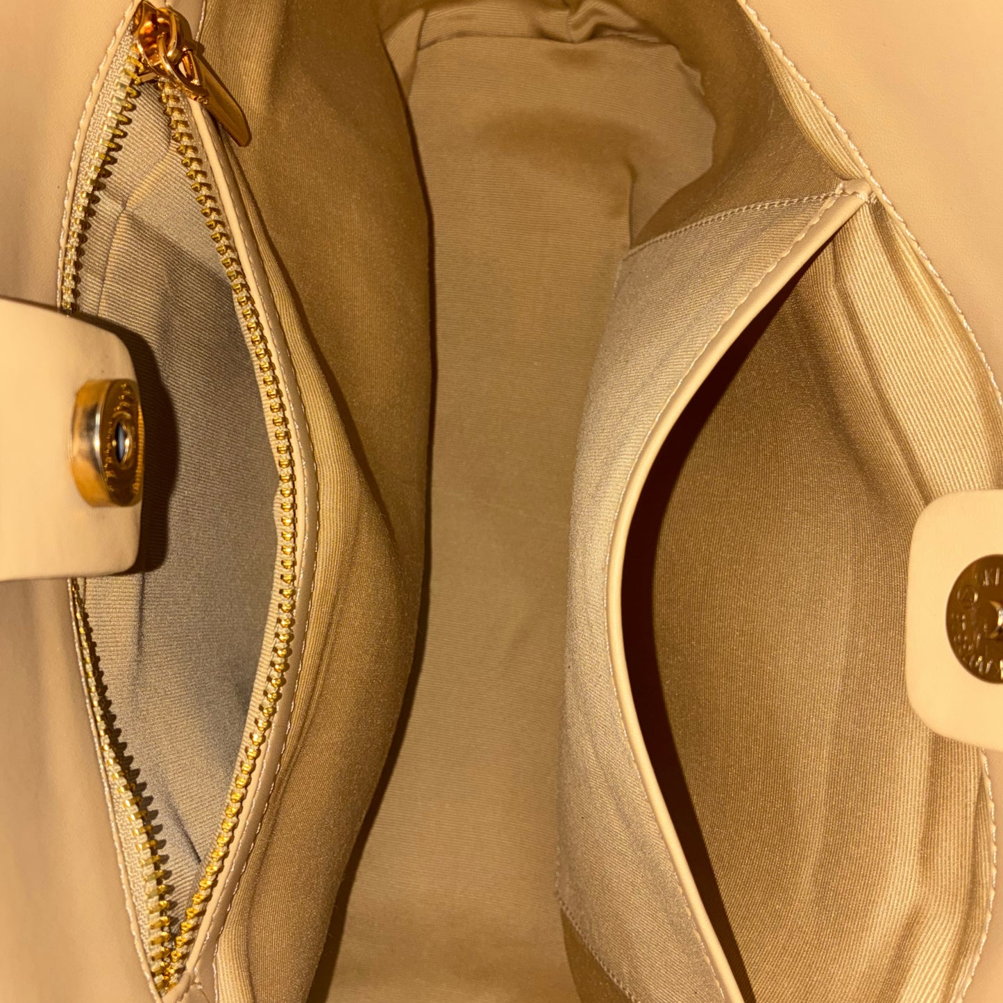 Queen textured handbag - Mocha Mousse