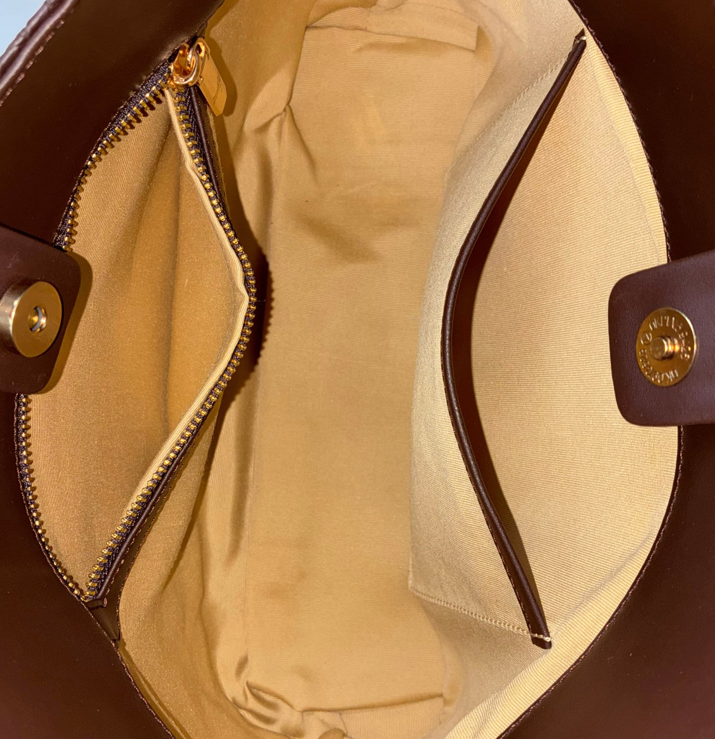 Queen textured handbag - chocolate