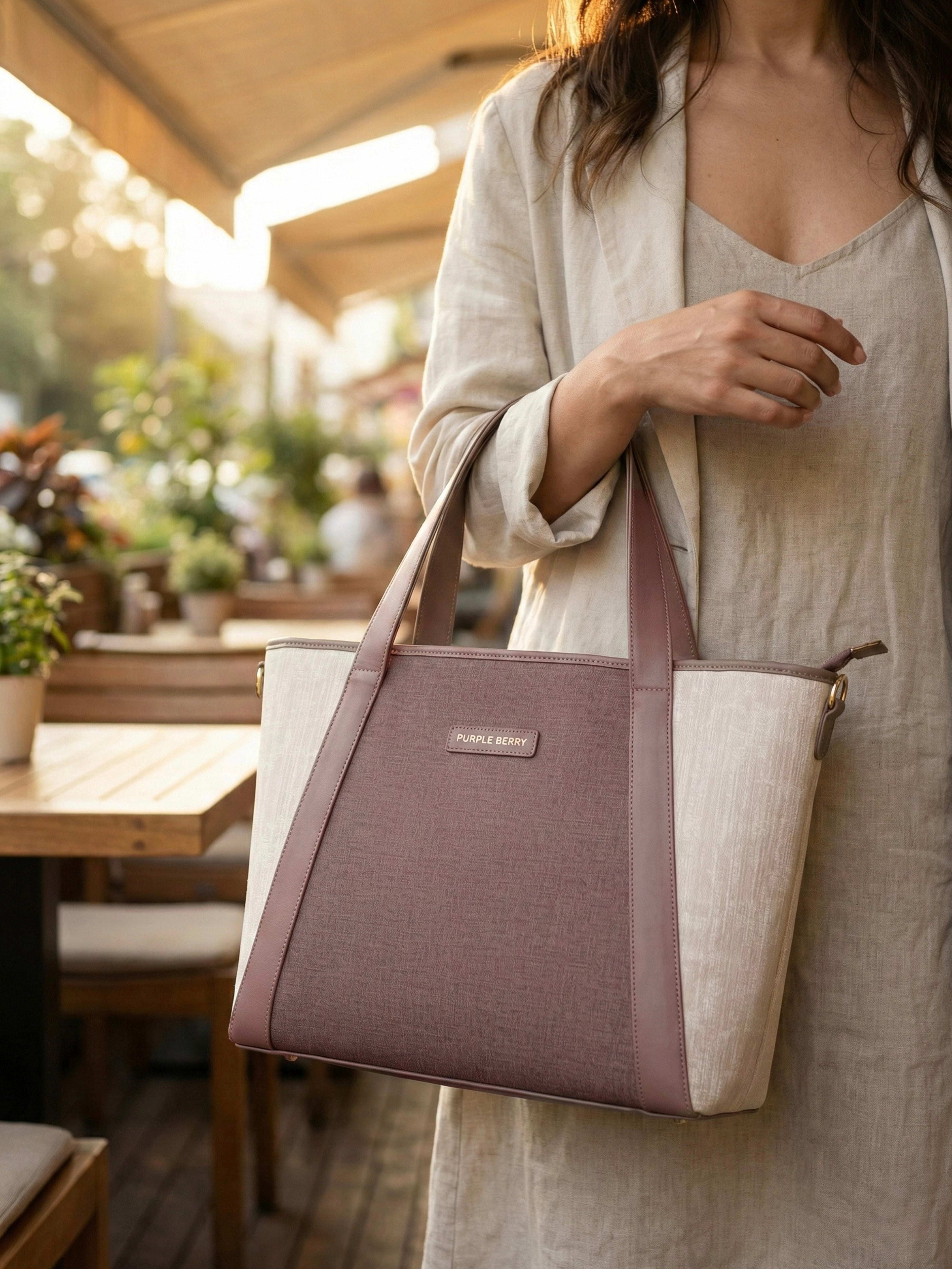 Model carrying grape Lexie Office Tote bag